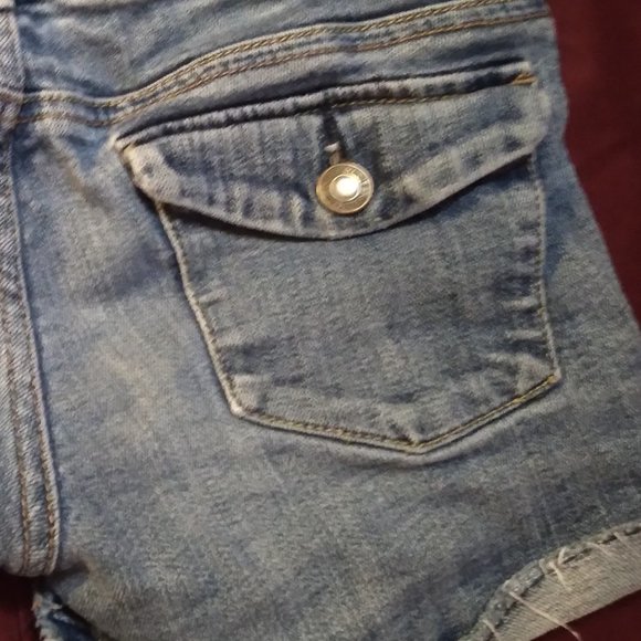 American Eagle Y2K Low-Rise Jean Shorts - Picture 5 of 7